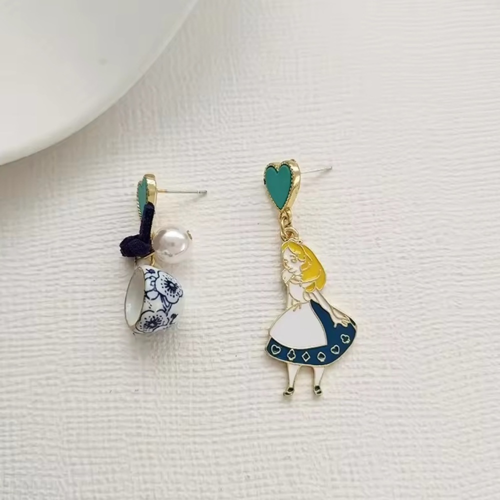 Alice in Wonderland Exclusive Earrings - Picture 4 of 4